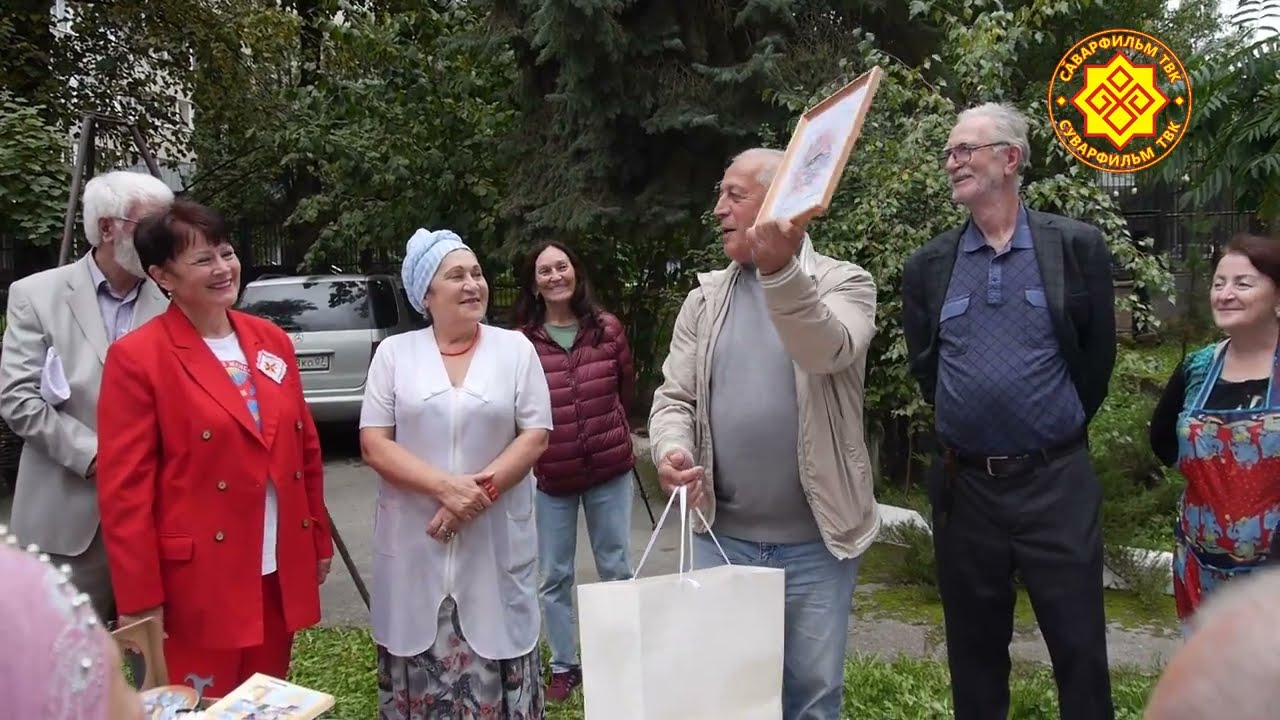 Пире тăван кĕтсе тăрать...