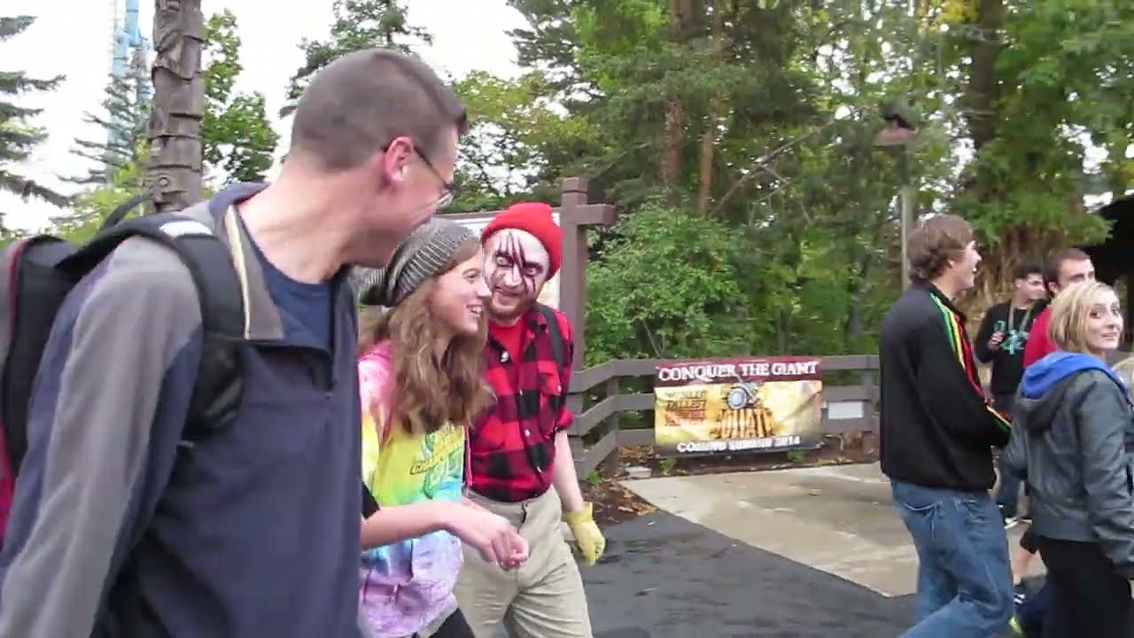 Chainsaw chasing people Six Flags