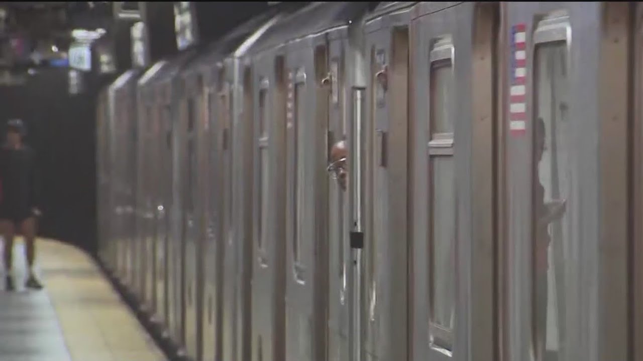 NYPD will stay in NYC subways despite drop in crime: Hochul