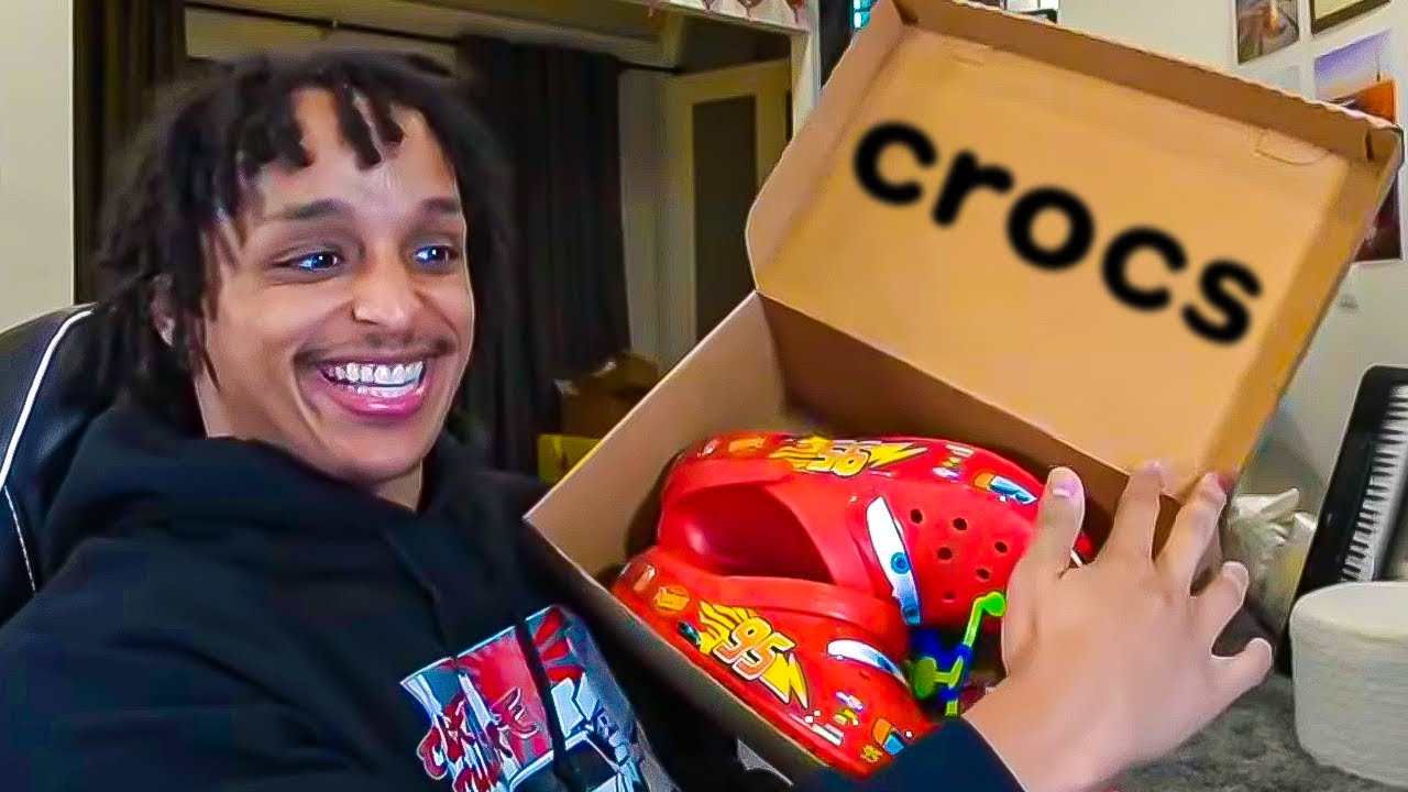 Agent Unboxes Lighting Mcqueen Crocs