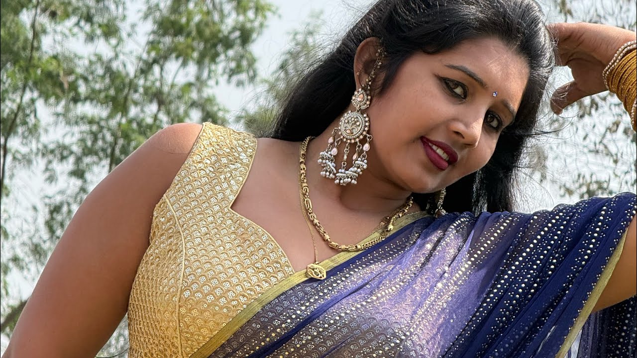 Aaj Ke block mein Dekhiye meri new sari kaisi Hai