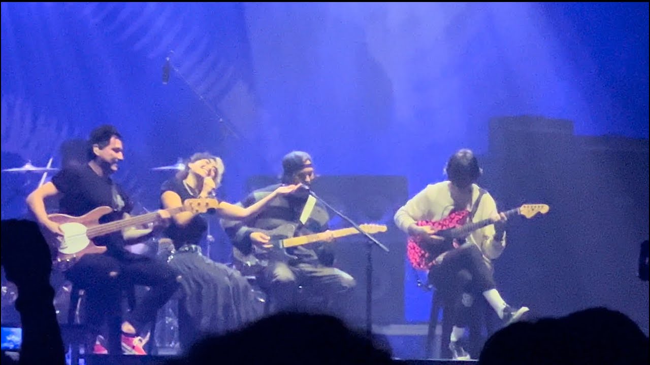 Pierce The Veil - Resilience/12 Fractures Ft Alexia Roditis Live Edinburg Tx