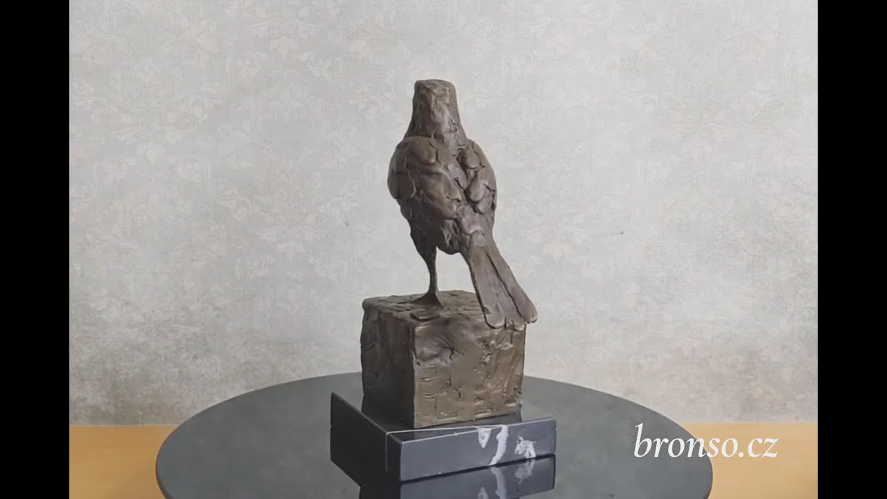 Ptáček – vrabec, bronzová soška