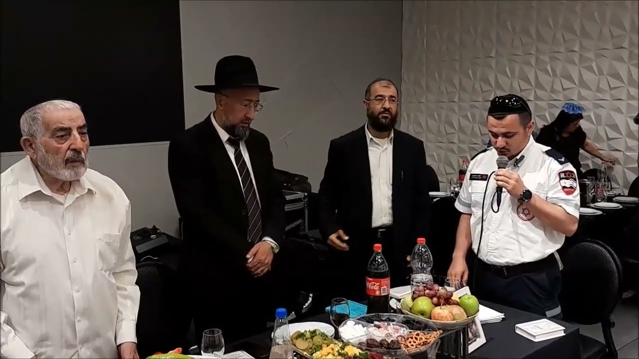 הרבנים  שמחה  ,  יוסף  יוסופוב  ,  ראובן  דוידוב  -  זוהר  בנוסח  בוכרי .  הצלם  יהודה  ארי  יעקובוב
