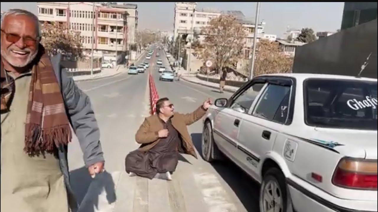 کمره مخفی گدایی گری آشکار سردارنظری در روی سرک متعجب شدن مردم
