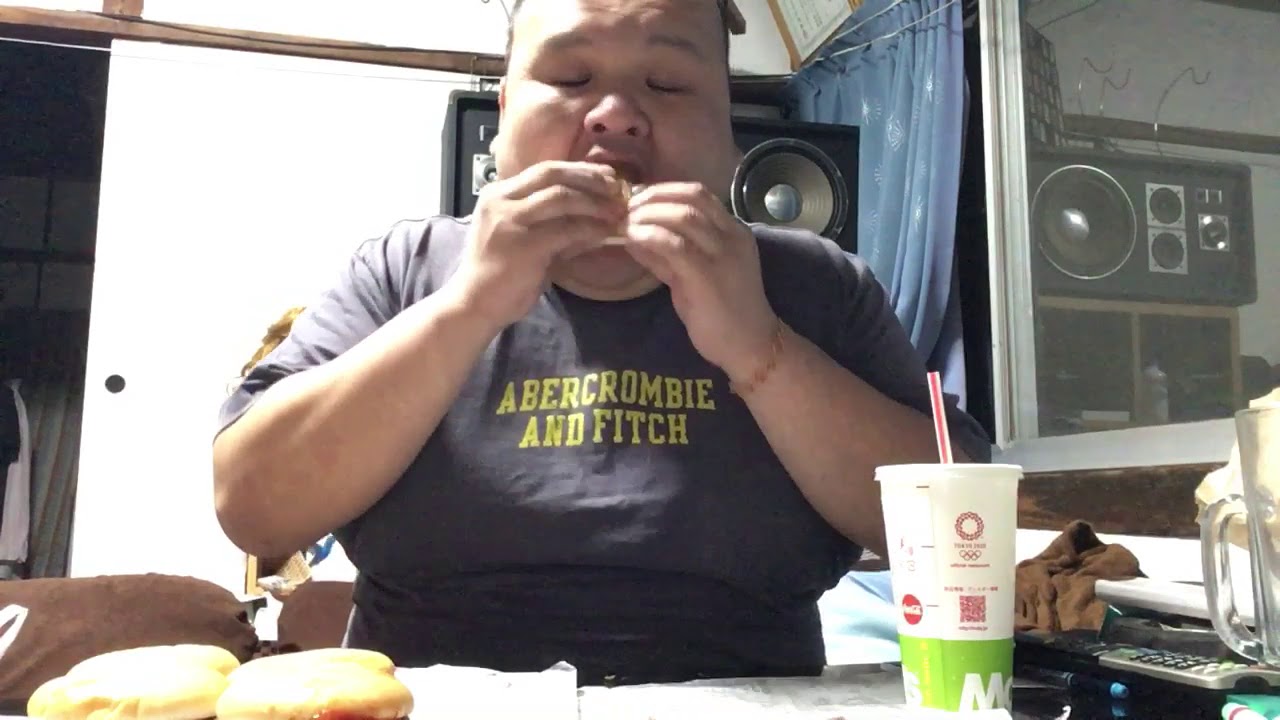 ハンバーガー10個早食い3分5秒完食!