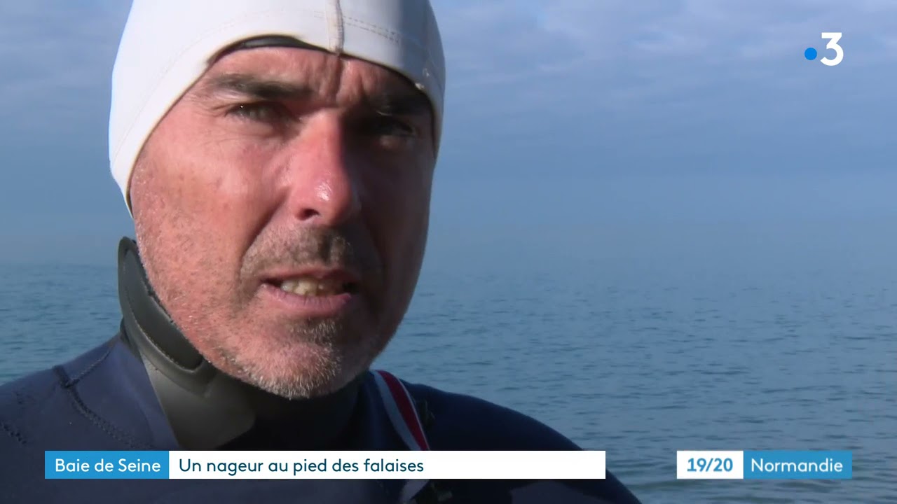 Stéphane Krause, nageur en eau libre, s'offre les falaises d'Etretat