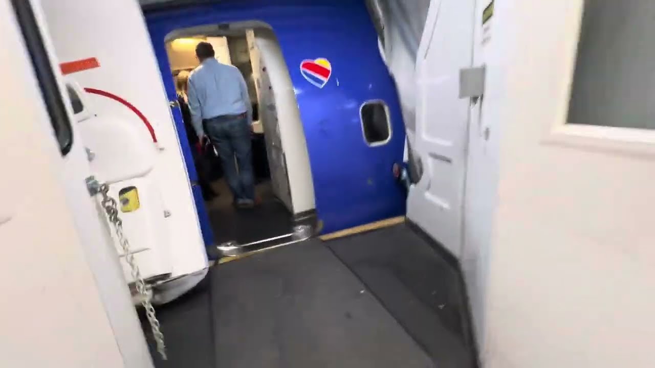 Southwest Airlines - 737-700 - Cabin & Seat Tour - @SouthwestAir @nbconechicago