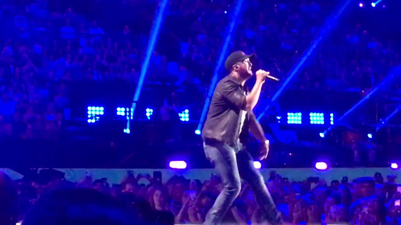 Luke Bryan Knockin Boots CMT Awards 2019