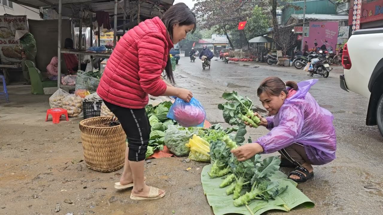 Having nothing to eat, the mother left her child to find vegetables to sell far from home