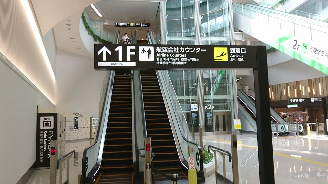 福岡空港のBF2から1Fへ直行のエスカレーター