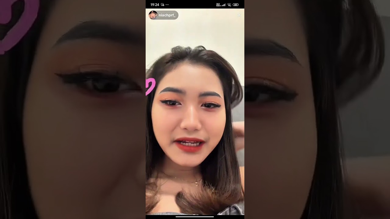 Live, cantik nan seksi 