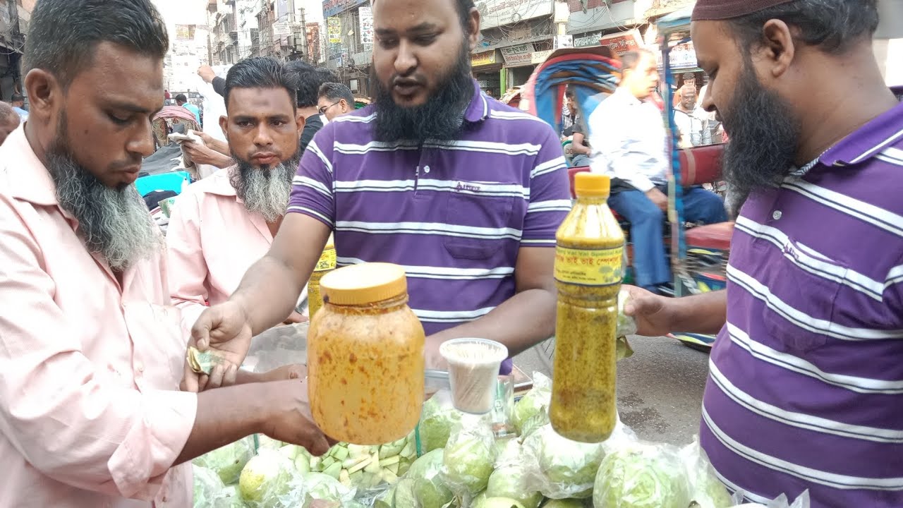 হাসান ভাইয়ের পেয়ারা ঢাকা রথখোলা মোড় | Hasan Bhai's Guava Cutting Video | Street Food Vlog BD