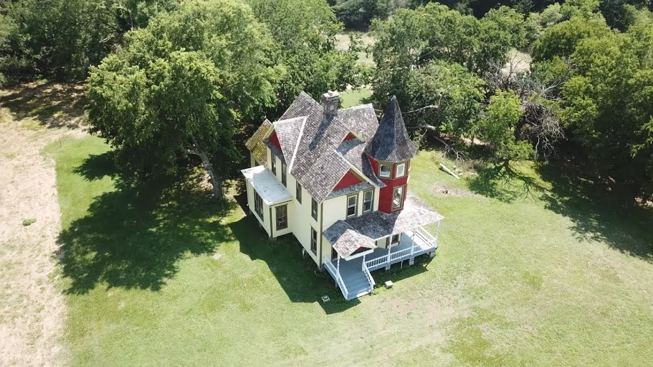 Abandoned Hearne-Gidden House (Mavic Pro 4K)