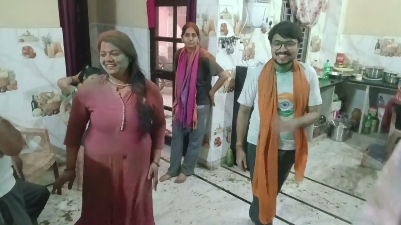 Ghar Ke Andar Holi dhamakedar Kheli