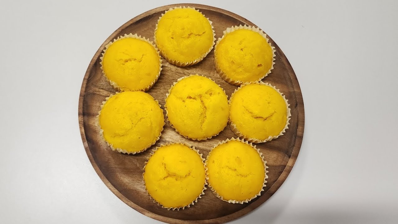Simple and Easy Steamed Pumpkin Cup Cakes Recipe | kalabasa cupcakes