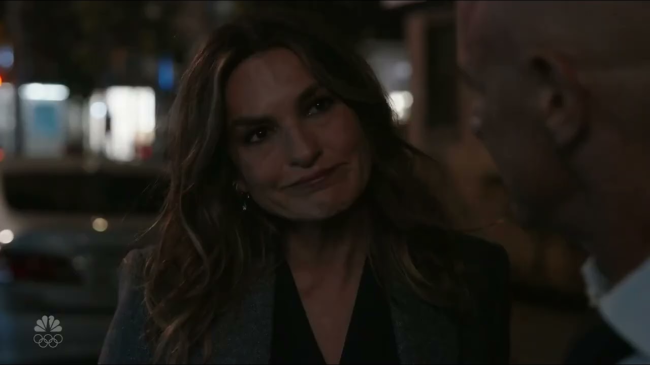 Law and Order SVU 27x01 - Elliot and Olivia reunite outside Cragen's funeral