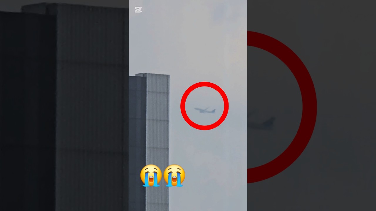 PLANE GOING INTO THE BUILDING | 9/11 REPLAY | SAD VIDEO RECORDED ON CAMERA #accident #viral #sad