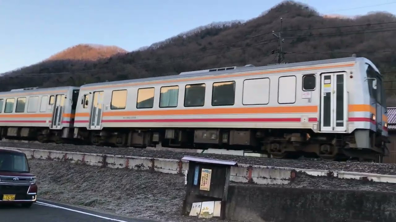 【キハ120系】山にこだまする警笛