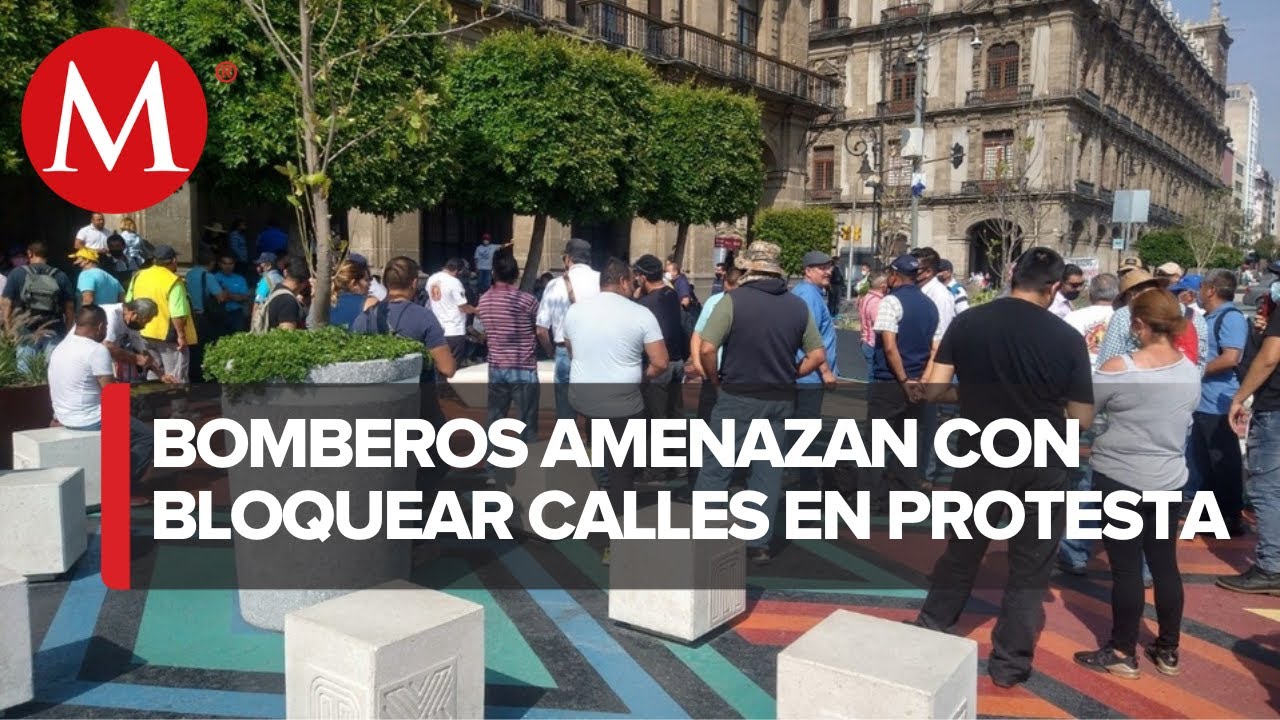 Bomberos protestan en Z&oacute;calo de CdMx; piden mejoras laborales