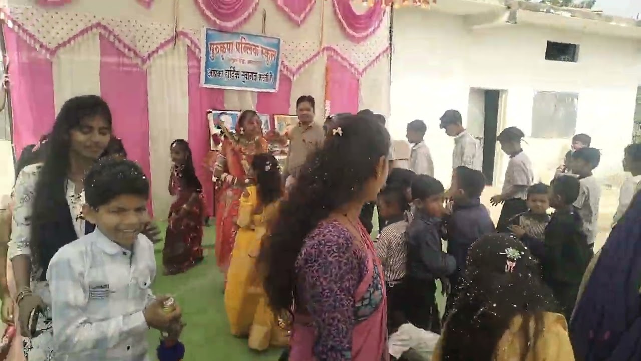 केले वाला आया 10 के 12 लेकर आया