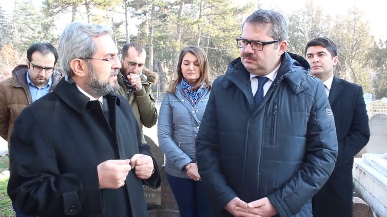 &Uuml;n&uuml;var ve İbrahim,  Mehmet Emin Resulzade'nin kabrini ziyaret etti.