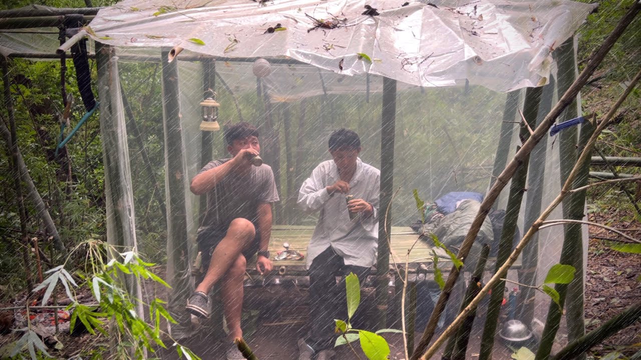 มาต่อเติมที่พักเก่า! ใช้พลาสติกสร้างที่พัก! เจอฝนตกทั้งคืน! อย่าหลับลึกเกิน? หูตาต้องไว!