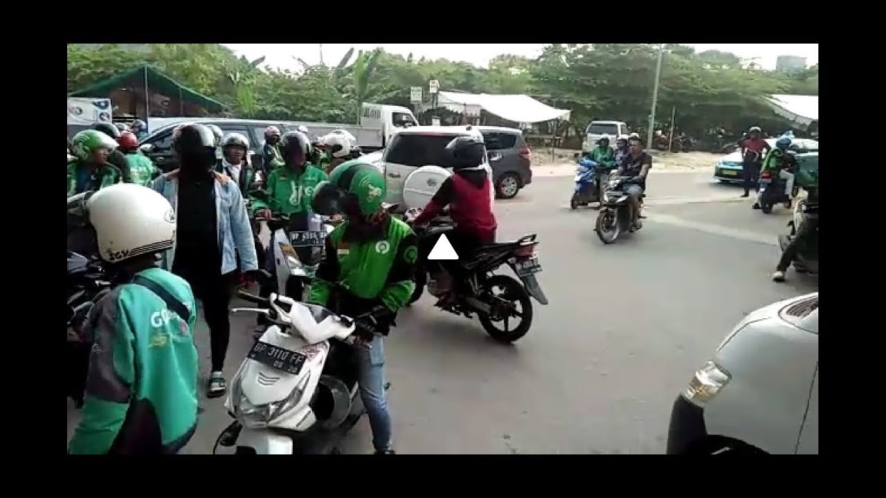 Detik Detik Ojek online VS ojek pangakalan di BATAM #rusuh