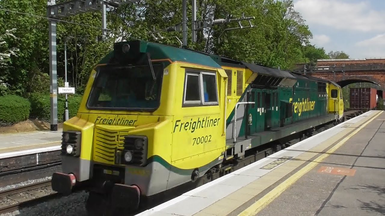 Freight trains & ecs move at Reading & Twyford 3rd May 2023