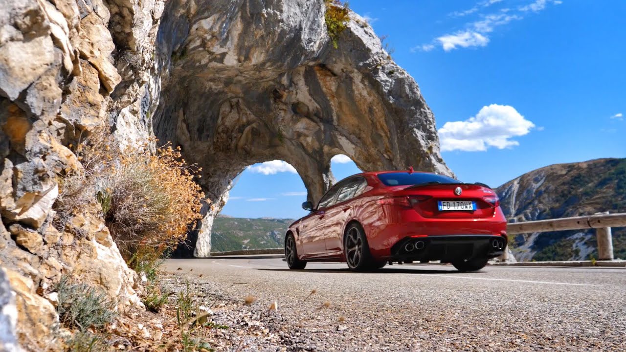 This Is My Favourite Road In The World [Manual Giulia Quadrifoglio]