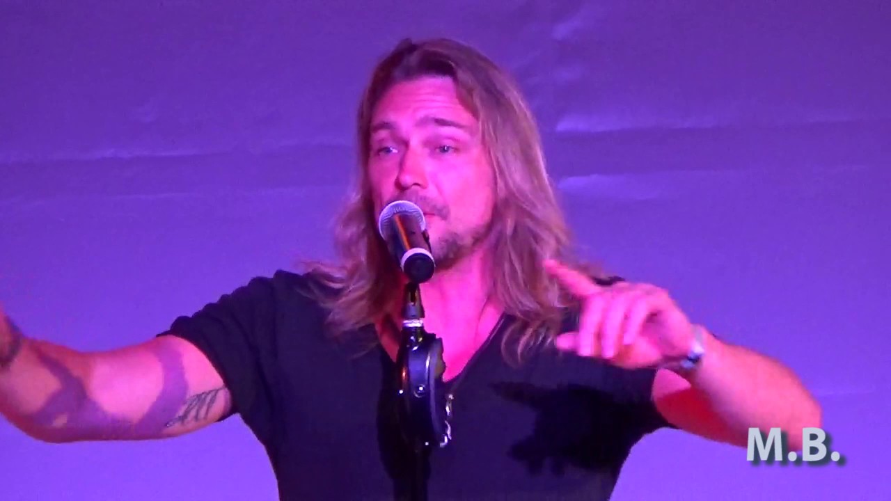 oliver thomas live in Kreta