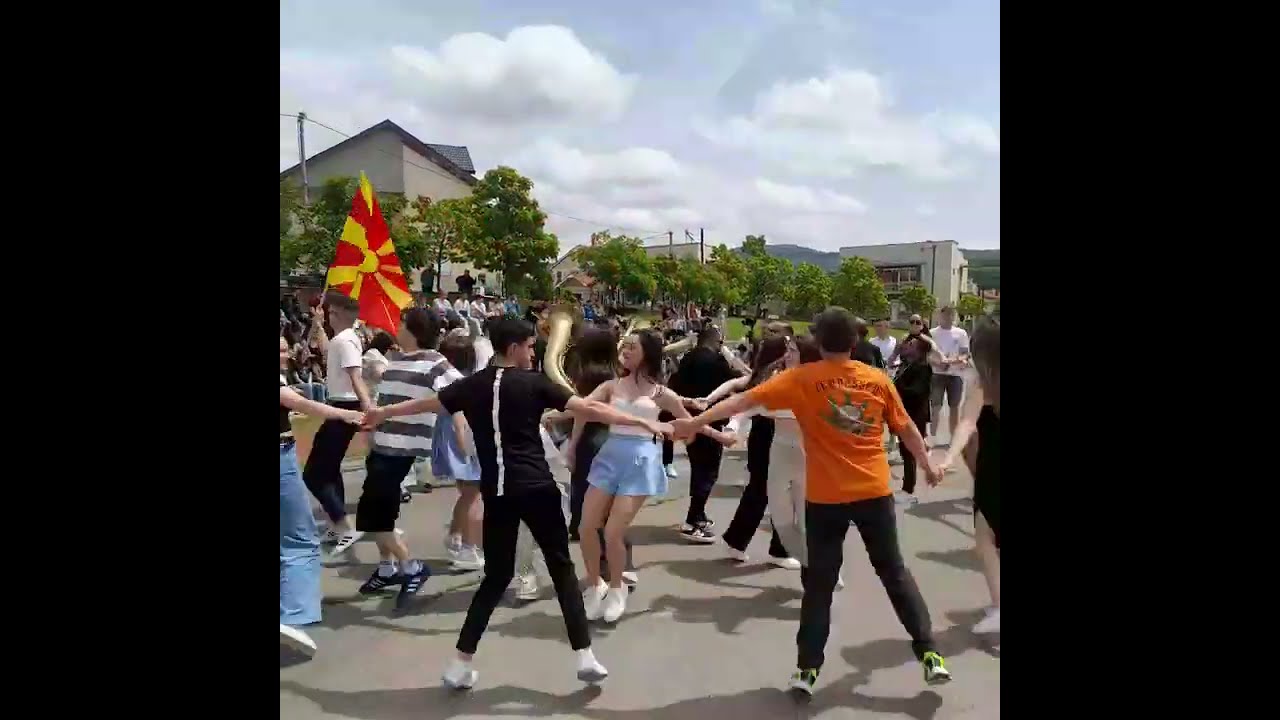 Матурантско Малешевско оро (Malesevsko oro) во изведба на Матурантите од Делчево