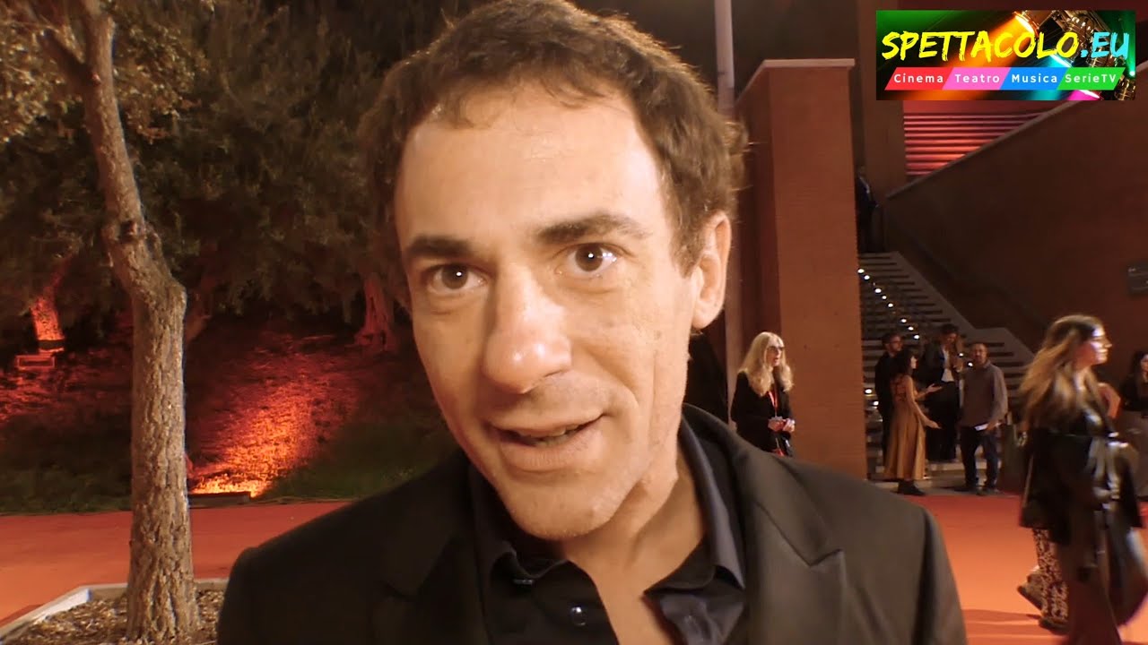 Palazzina Laf, intervista a Elio Germano: «Nuovo nemico del lavoratore non è più datore, ma collega»