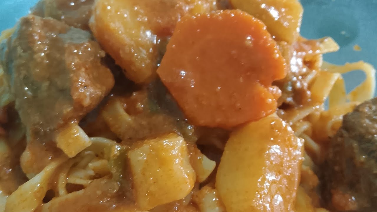CARNE GUISADA E MACARRÃO TALHARIM 😋