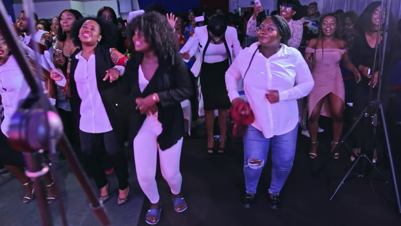 SANDRA MBUYI  LOUANGE A BIRMINGHAM, UK