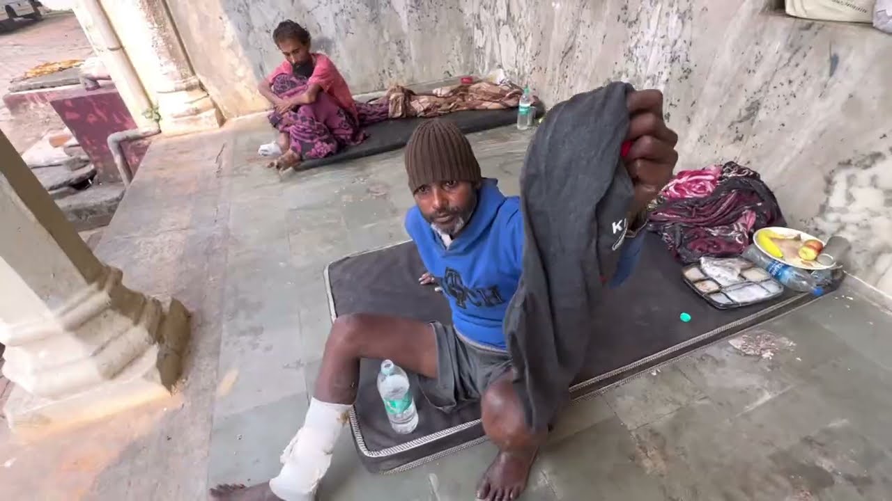 Foods Milks Etc For Needy People || Jabalpur ||Tibetan Vlogger
