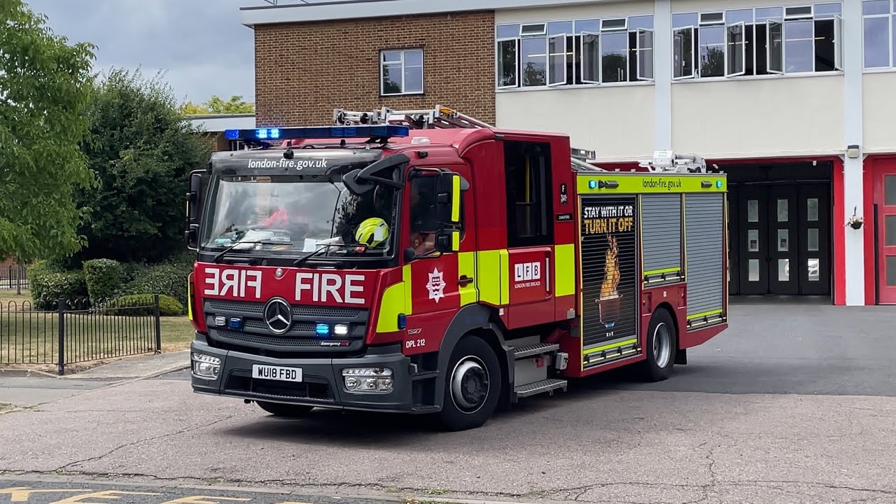 F341 - LFB Chingford Pump Ladder Turnout to an Emergency