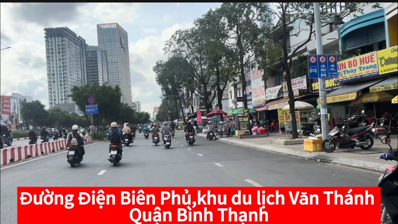Buổi sáng trên con đường Điện Biên Phủ quận Bình Thạnh.