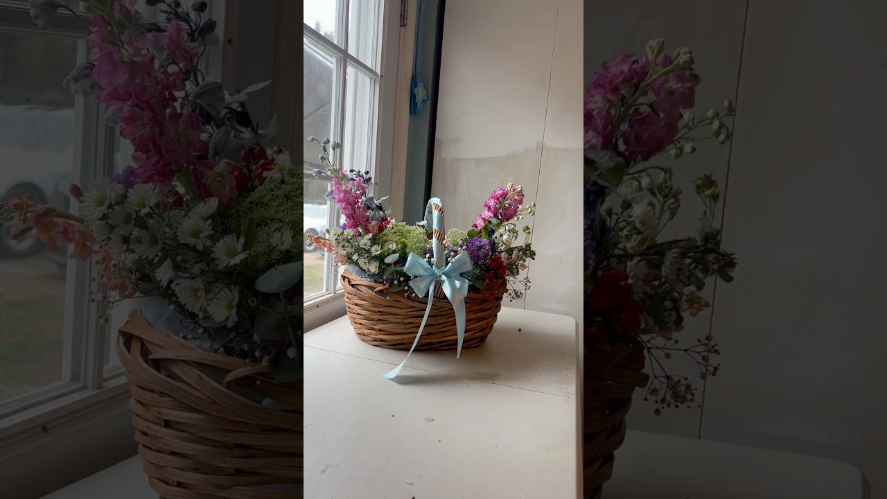 using extra flowers to practice 🌸 #reynaflores #flowerbouquets #flowerarrangement #flores