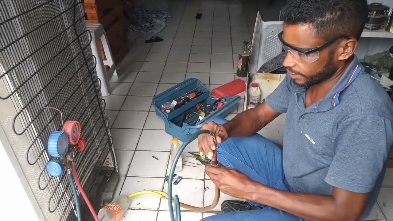 Como fazer limpeza do sistema de refrigeração utilizando um motor compressor pra dar pressão