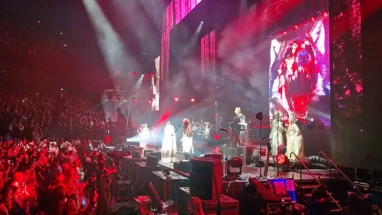Duran Duran Co Op Live Hungry Like the Wolf