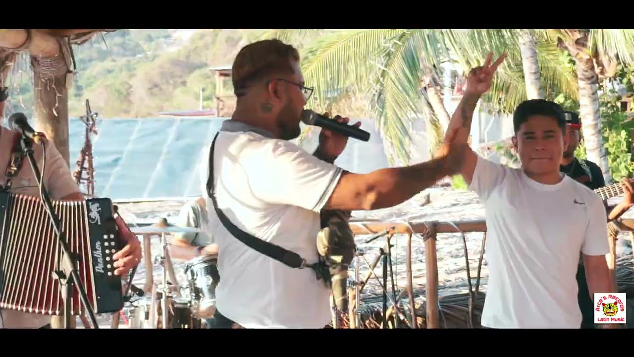 Estilo Privado Ft. Mapache Norte&ntilde;o - Bajo Perfil (En Vivo)