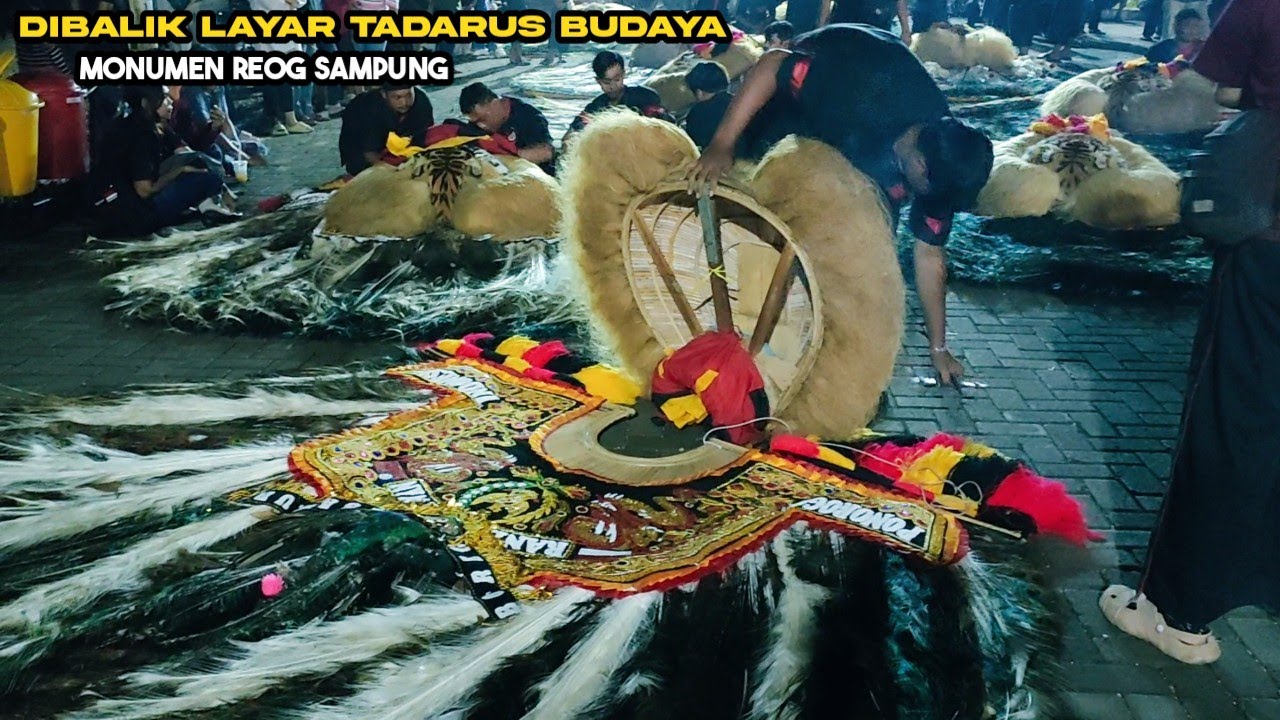 MELIHAT PEMBARONG MASANG KEPALA BARONGAN REOG TERBESAR BOREG NGAWUR