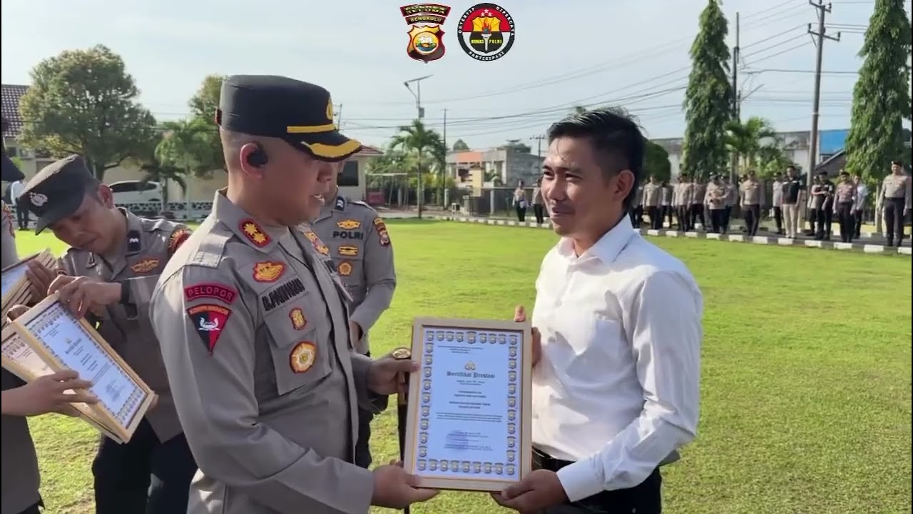 APEL PAGI DI PIMPIN KAPOLRES SELUMA DAN PEMBERIAN PENGHARGAAN 
