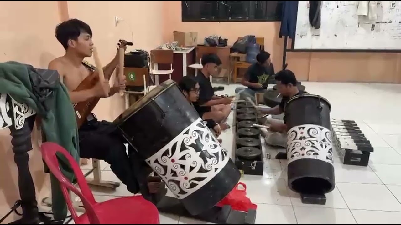 Musik Kreasi Tarian Kreasi Repo Nutuk Padi -Sanggar Sumamgat Ngayo SMAN 2 Ngabang