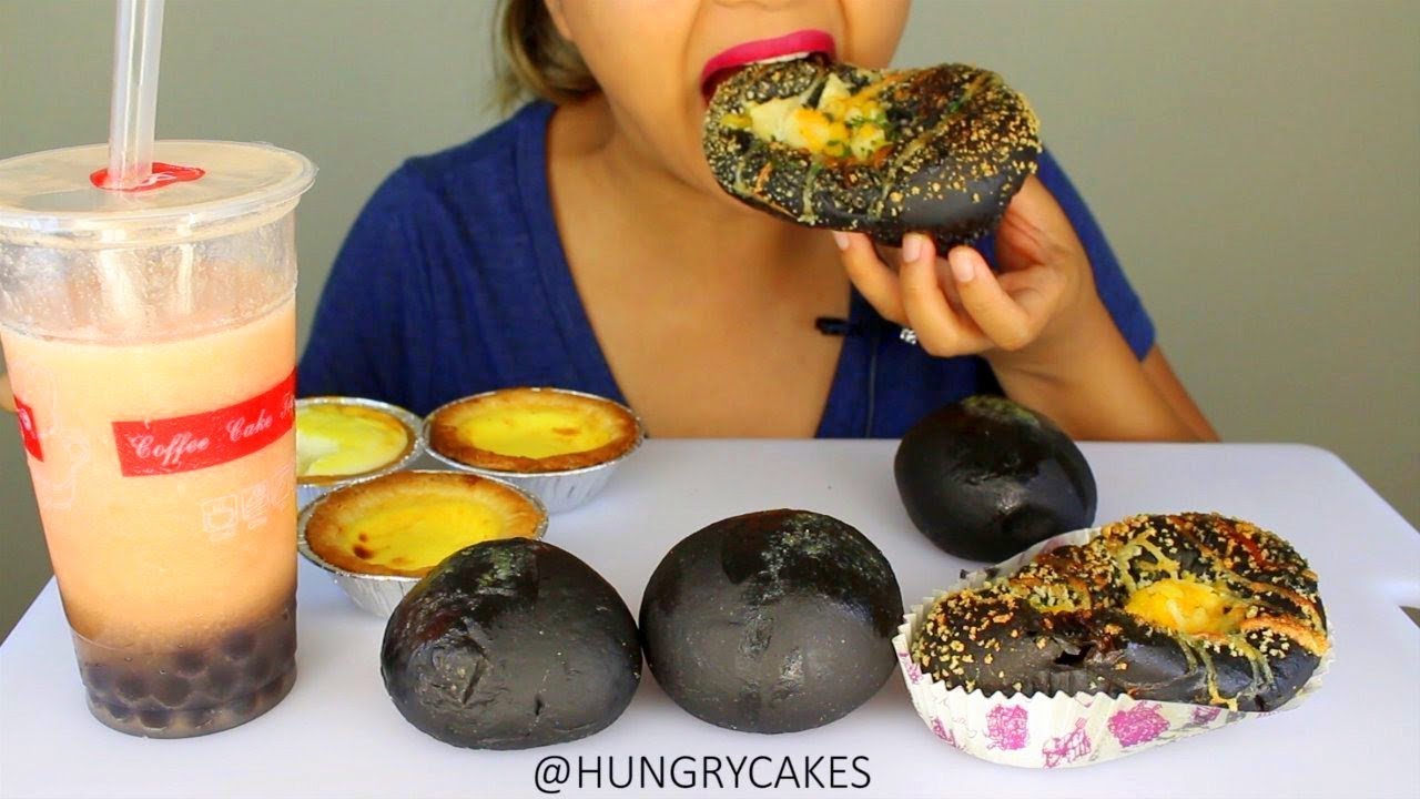 ASMR: Squid Ink Bread, Boba, Cheese Tarts *SOFT EATING SOUNDS* (85C Bakery Cafe)