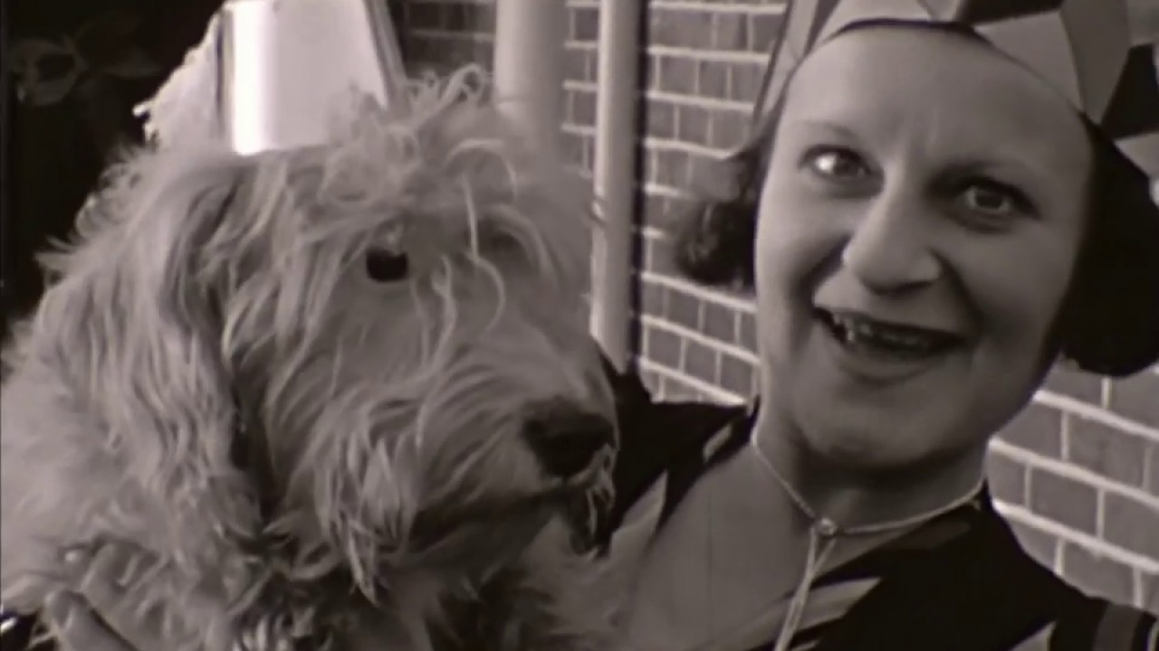 Vintage home movie Christmas at  Glencoe - Xmas Party in 1932