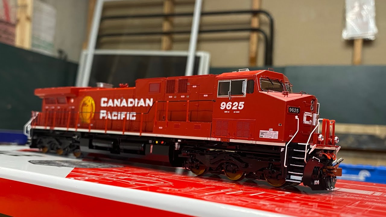 Review: ScaleTrains Rivet Counter GE AC4400CW (Canadian Pacific)