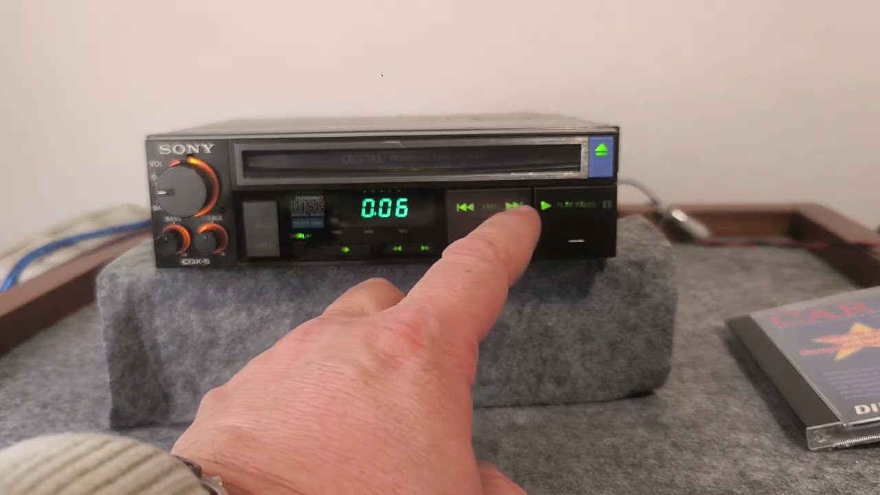 Sony CDX-5 - Vintage CD Reader