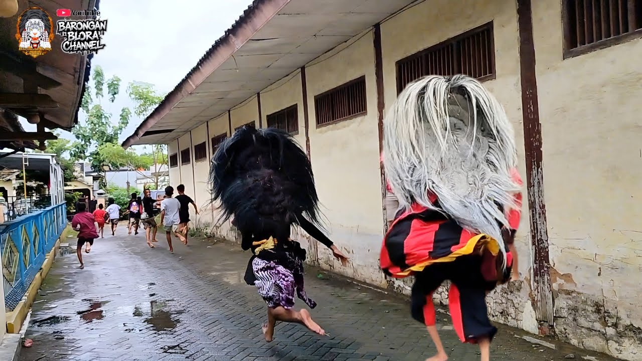Heboh!! Pasukan Pengejek di kejar Barongan Ngamuk 